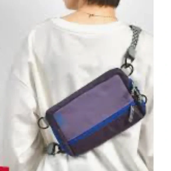 Chums Rover Crossbody Plum Sling Bag for Women & Men – Convertible bag NWT - Picture 2 of 8